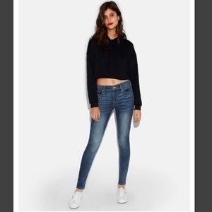 👖Medium Wash Mid Rise Jegging👖